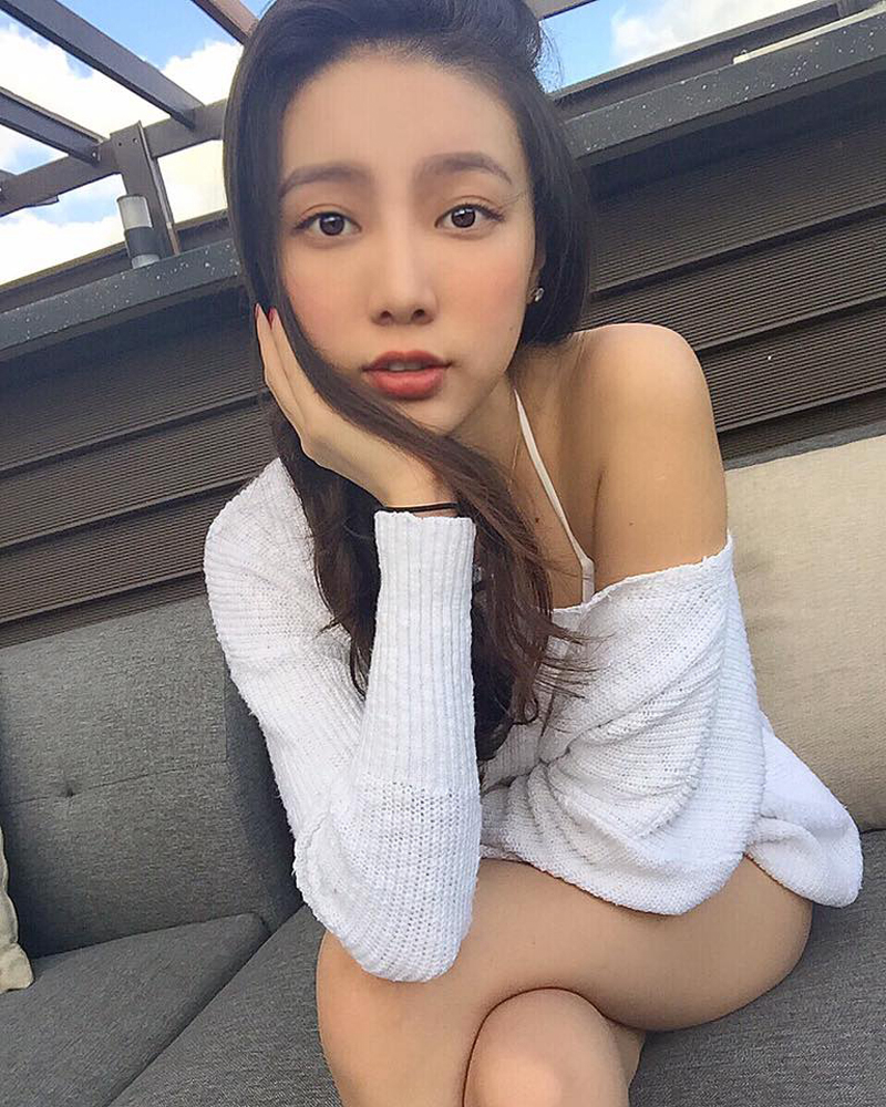 邵岱儿甜美风格生活自拍