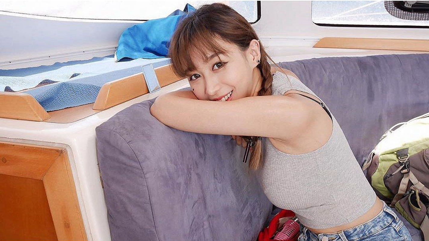 乐宜甜美沙滩夏日性感迷人(2)