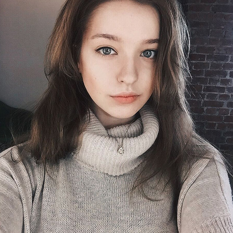 安吉丽娜·丹妮洛娃俄罗多姿的可爱美女