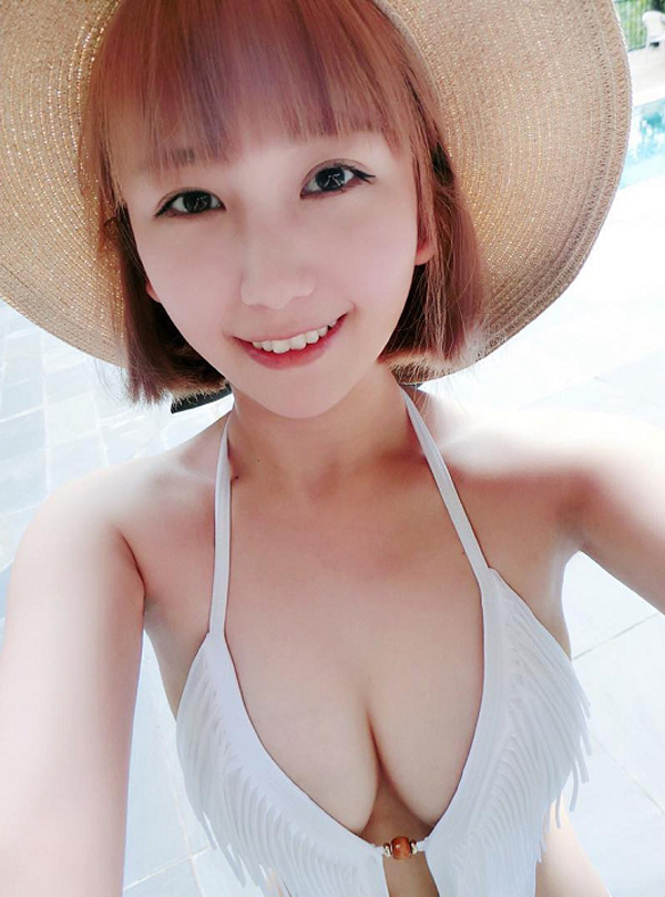 Amilus Hu白色比基尼魔鬼身材性感撩人(3)