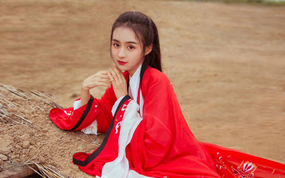 郑合惠子红色迷人着装神似才彩霞仙子(5)