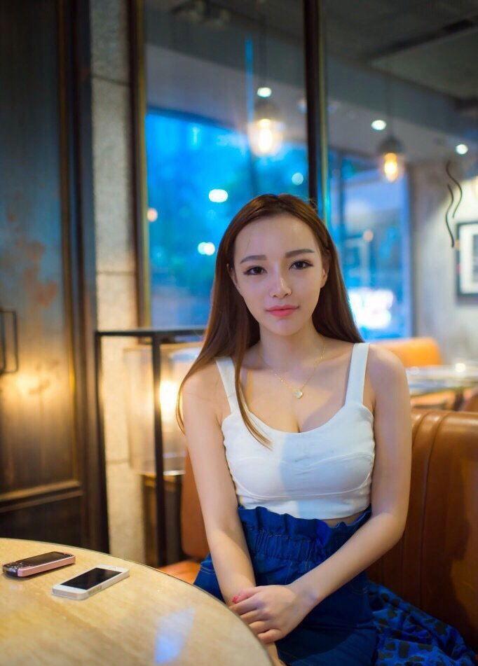 吴婕妤性感妖娆美胸美照