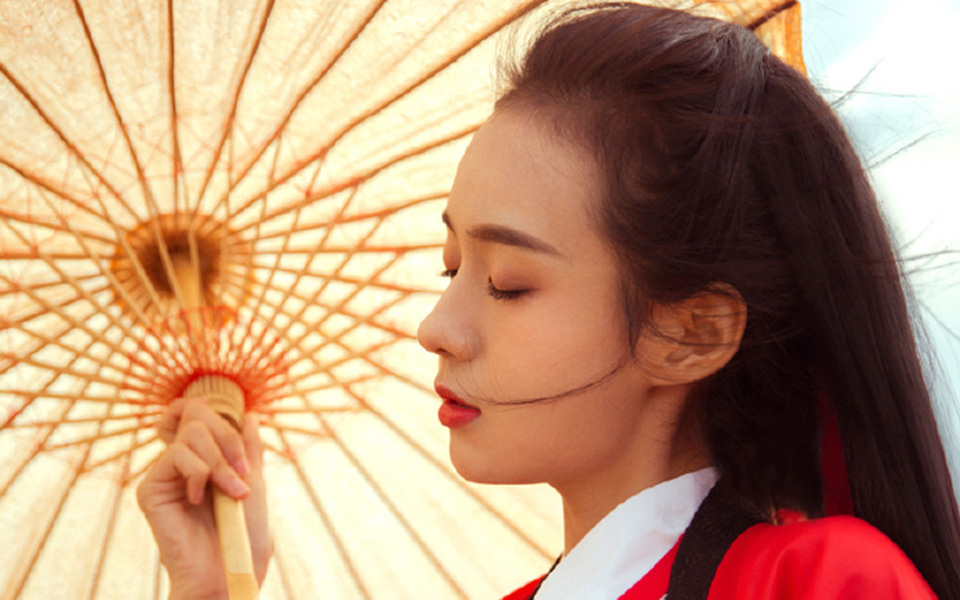 郑合惠子红色迷人着装神似才彩霞仙子(7)