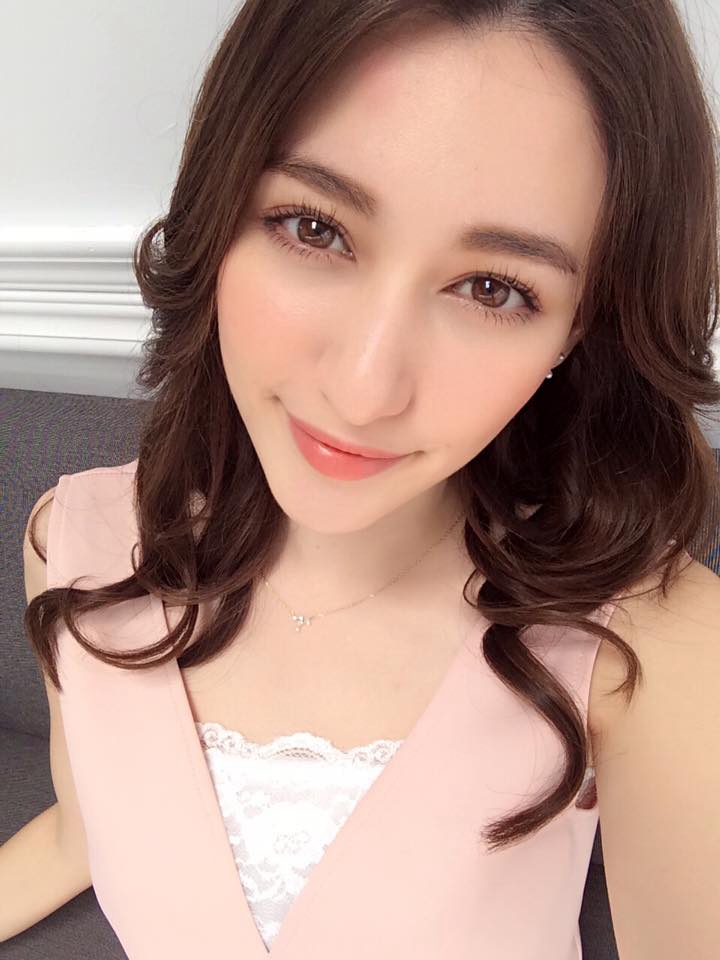 谢若梅精美妆容气质佳人迷人自拍(2)