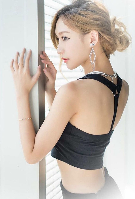 性感娇人乐宜撩人率性写真曝光(3)