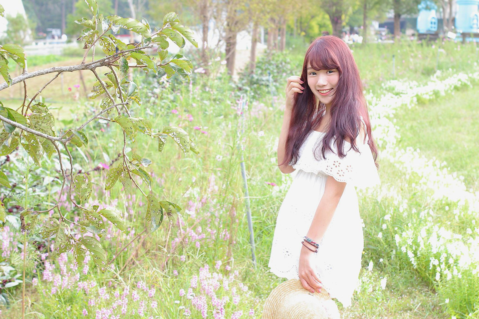 吕家伶户外阳光青春美少女