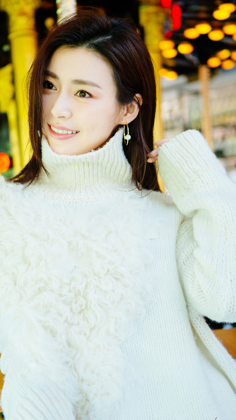 卢杉着同色系的衣服气质佳人写真(3)