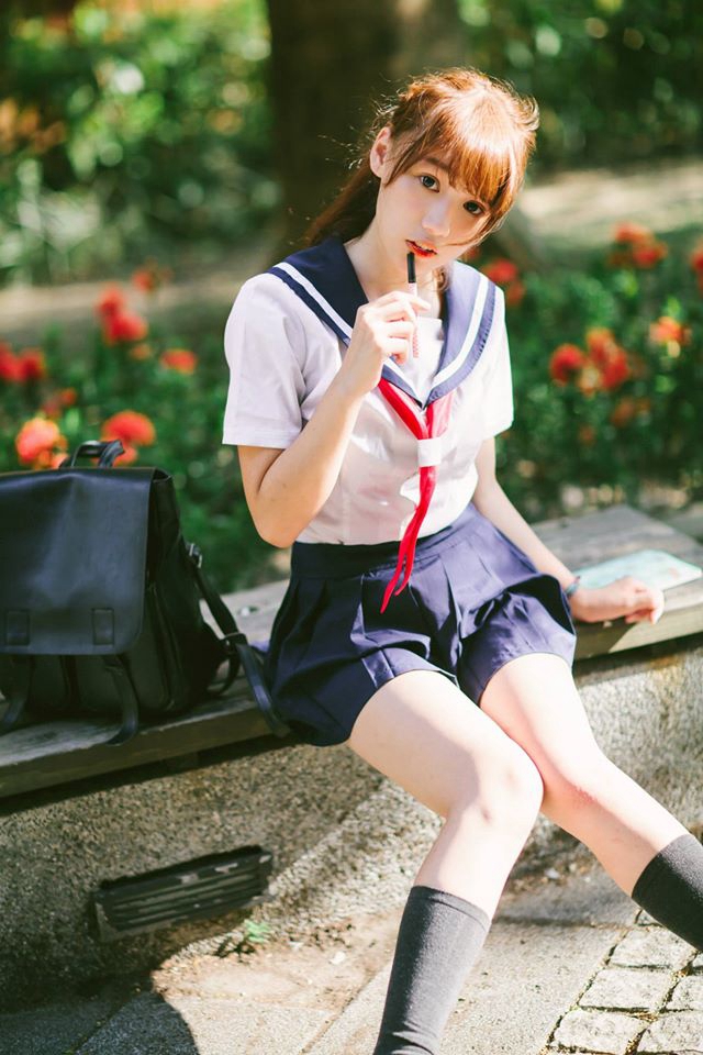 吕家伶校园风轻俏阳光可人写真