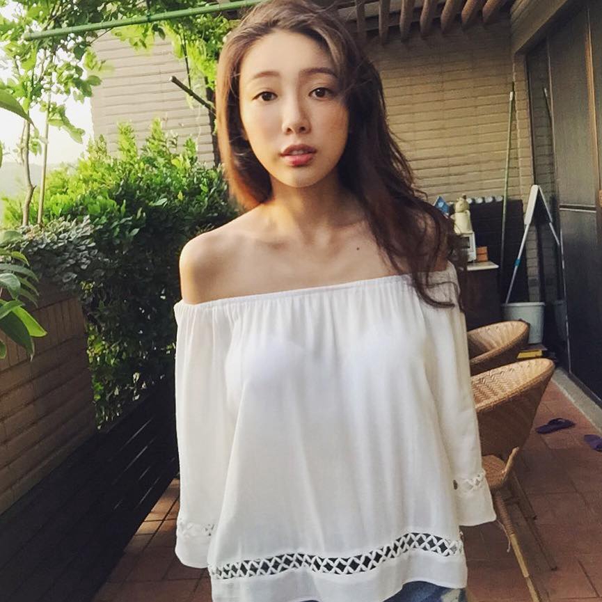 邵岱儿甜美风格生活自拍(3)
