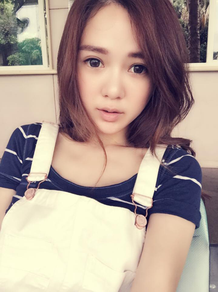 莫儿莉好甜美的大眼正妹清新自拍