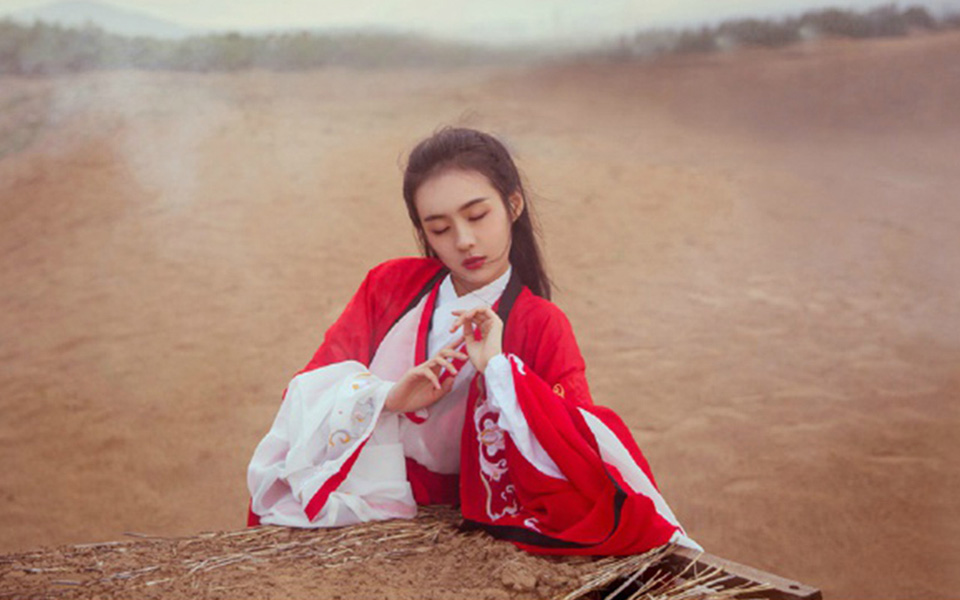 郑合惠子红色迷人着装神似才彩霞仙子(3)