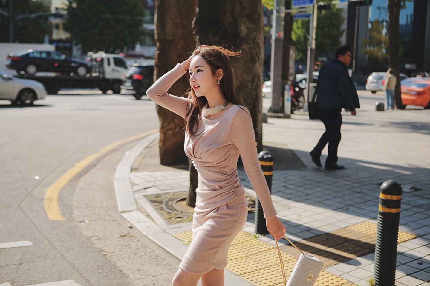 韩星模特李妍静气质阳光街拍美照(5)