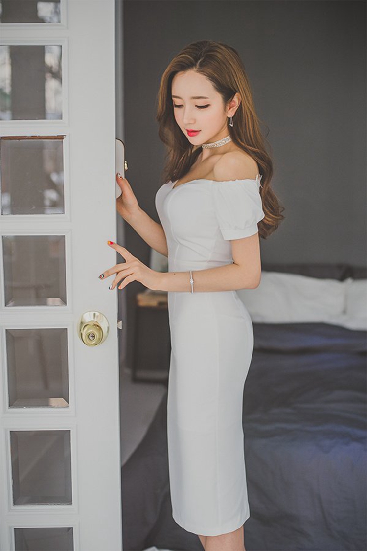 李妍静端庄典雅气质魅力露香肩(3)