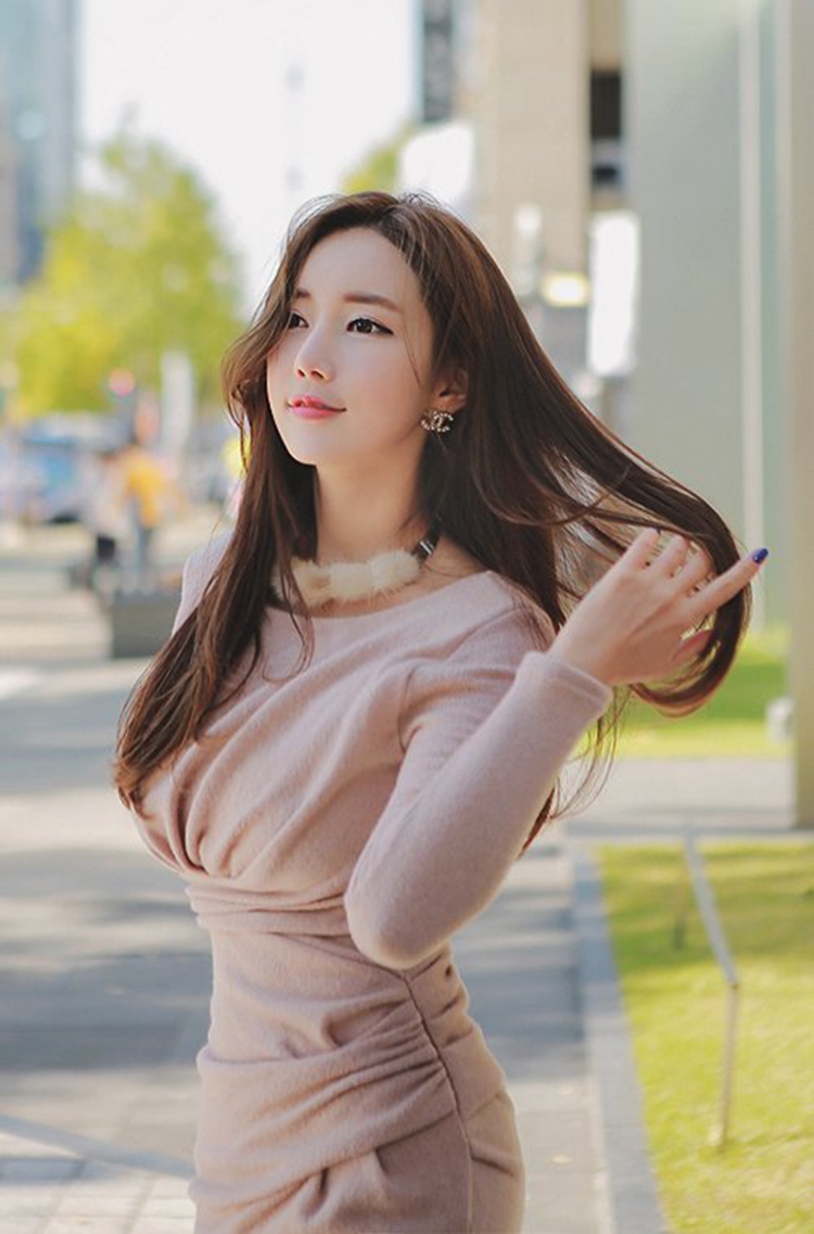 韩星模特李妍静气质阳光街拍美照