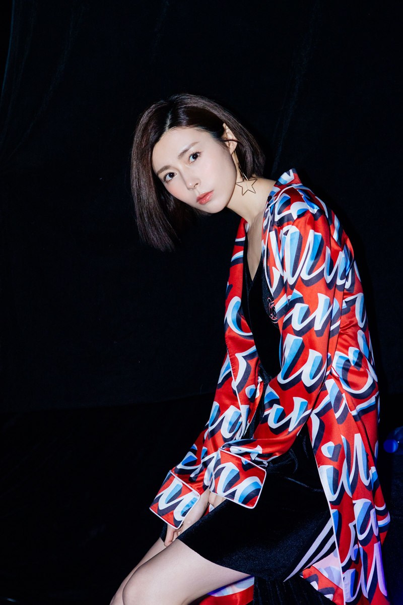 卢杉变性感酷姐颠覆柔美气质(4)