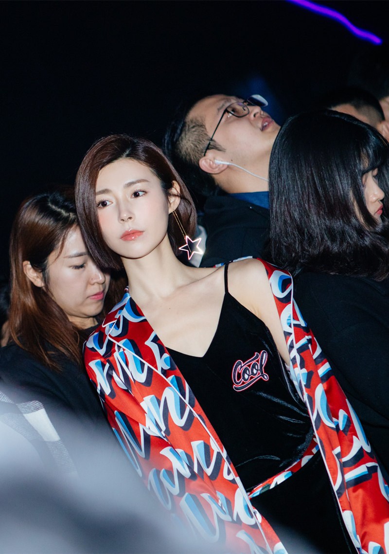 卢杉变性感酷姐颠覆柔美气质(6)